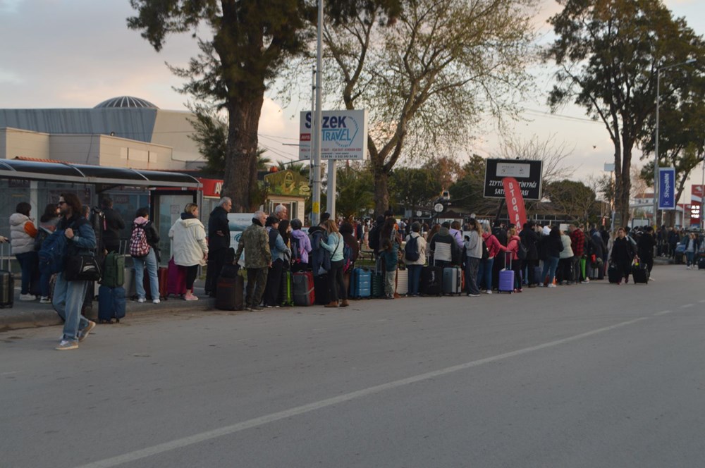 Yunan Adaları Cazibesi Sürüyor: Ayvalık'ta Feribot Bekleme Alanı Doldu Taştı 72 BrJFHs0FGE6Oa0zSEjRD0w