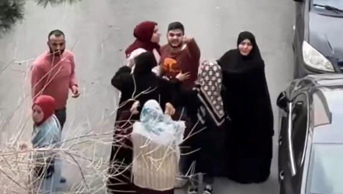 İstanbul’da “Bina kötü kokuyor” kavgası: 7 yaralı İstanbul’da “Bina kötü kokuyor” kavgası: 7 yaralı