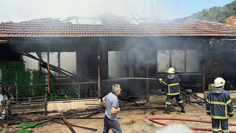 Fabrika yemekhanesinde yangın paniği