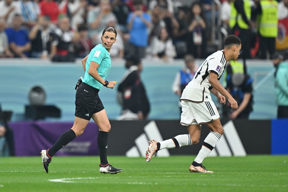 Dünya Kupası'nda ilk kez bir kadın hakem maç yönetti - 4