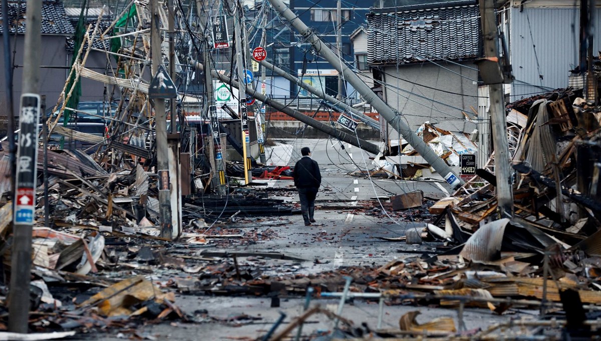 Japonya'daki depremlerde yaşamını yitirenlerin sayısı 180'e çıktı Japonya'daki depremlerde yaşamını yitirenlerin sayısı 180'e çıktı