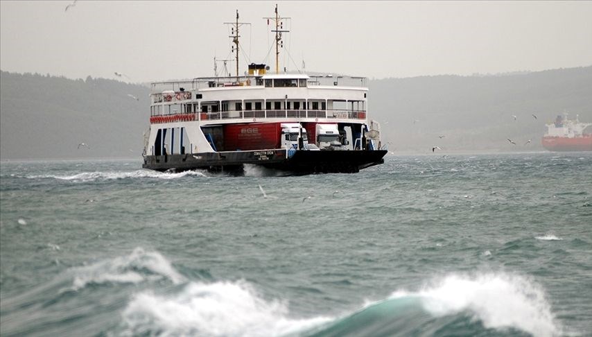 Kuzey Ege’de fırtına: Feribot seferleri iptal