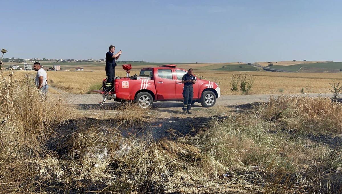 Tekirdağ'da tarlada yangın: 20 dekar buğday ekili alan kül oldu Tekirdağ'da tarlada yangın: 20 dekar buğday ekili alan kül oldu