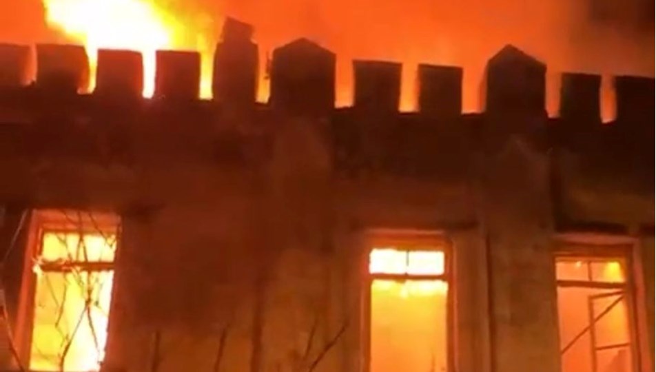 Klip çekerken tarihi Topçu Karakolu'nu yaktılar