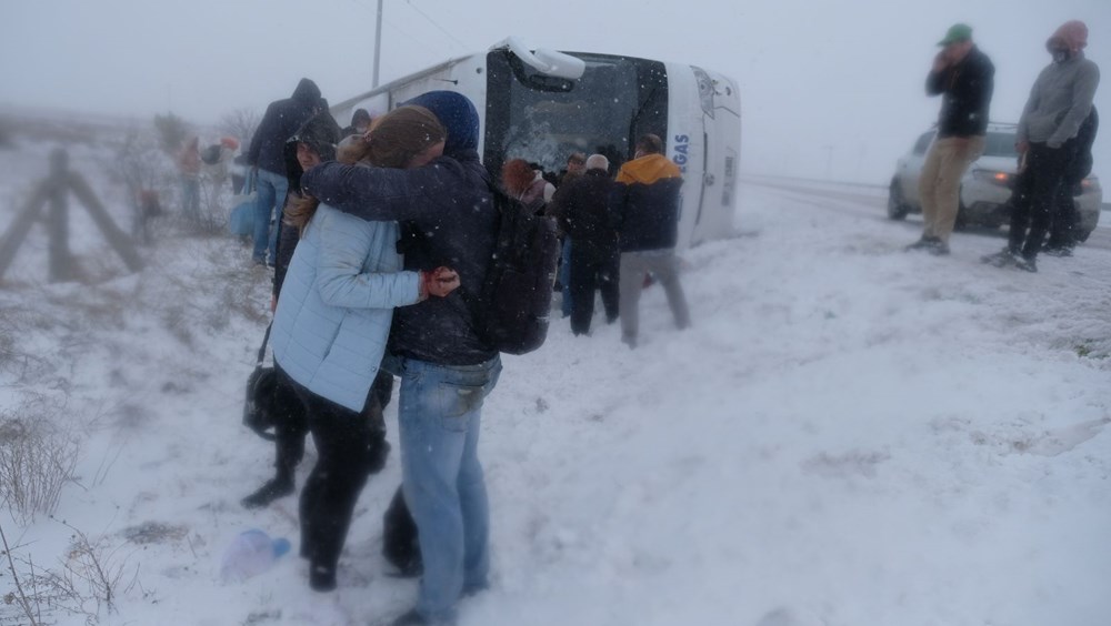 Konya'da 2 tur otobüsü devrildi: 1 Rus turist öldü, çok sayıda yaralı - 14