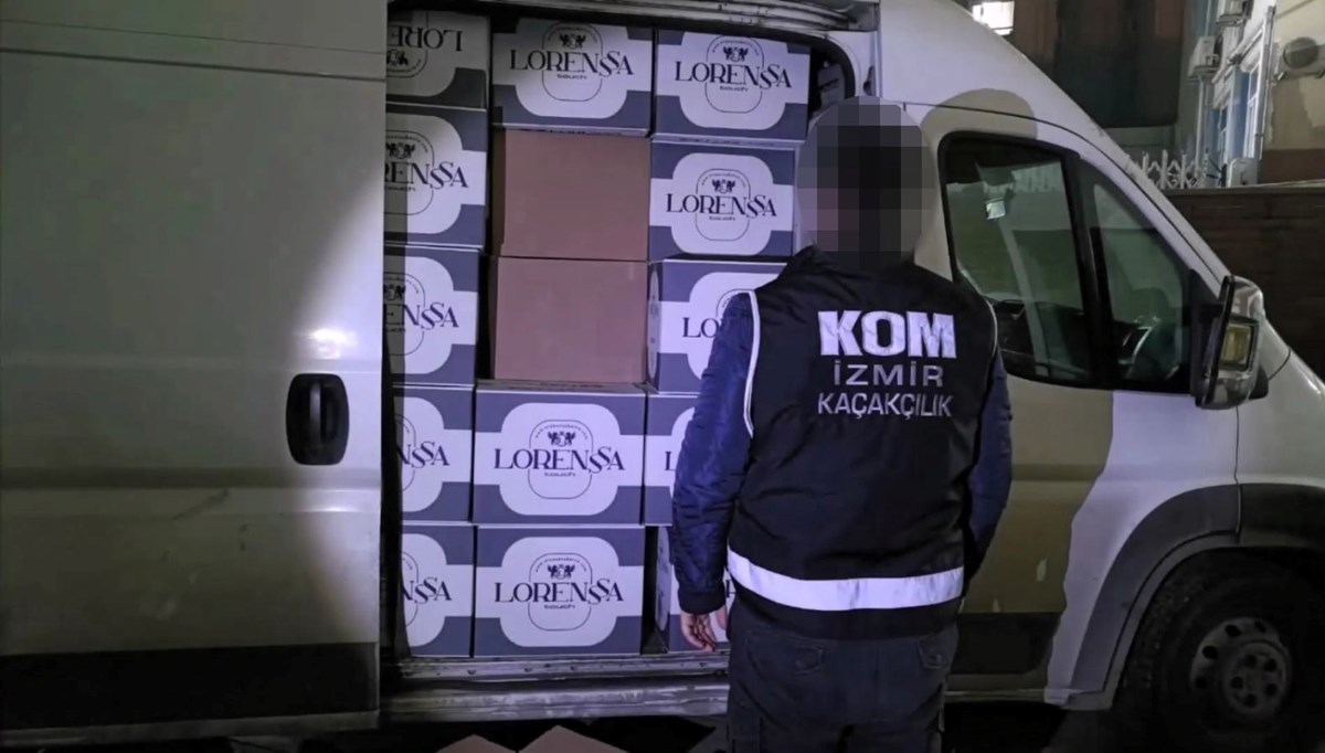 İzmir'de 1 milyon 989 bin makaron ele geçirildi İzmir'de 1 milyon 989 bin makaron ele geçirildi