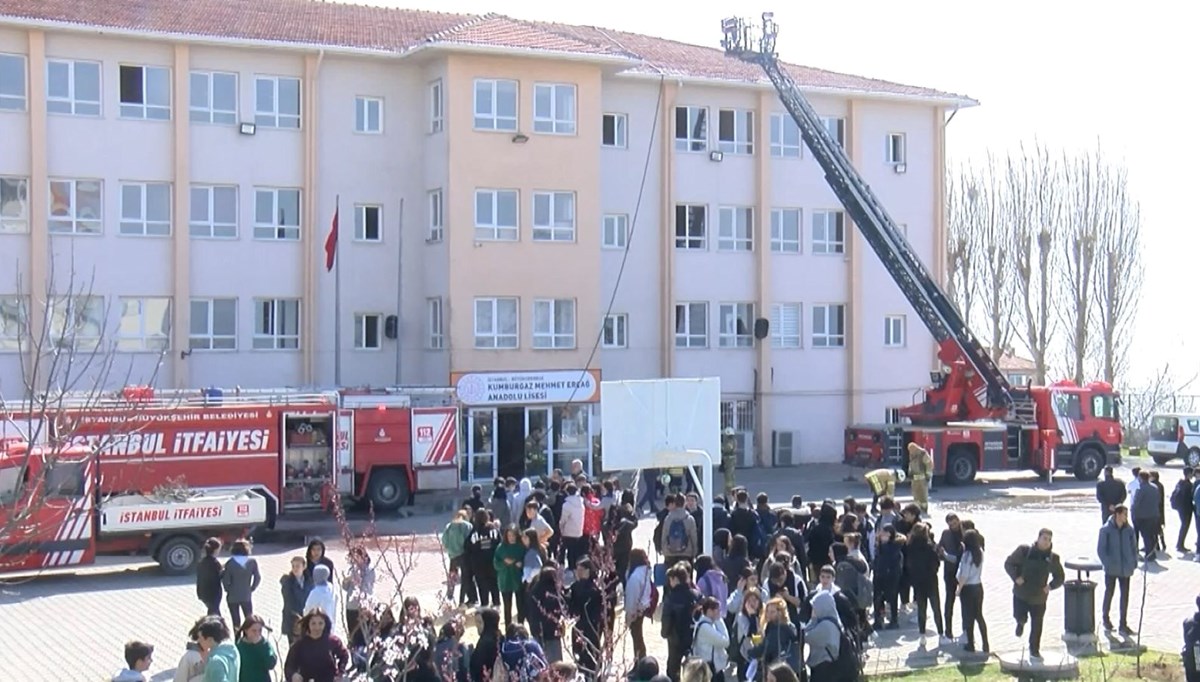 Büyükçekmece'de lisede yangın paniği Büyükçekmece'de lisede yangın paniği