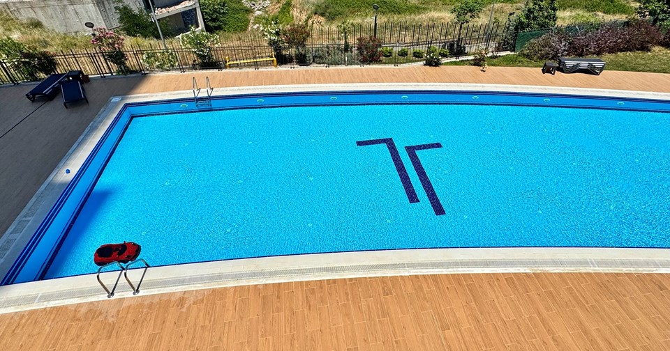 Samsun'da feci olay: 4 yaşındaki çocuk akülü arabasıyla havuza düştü - 1