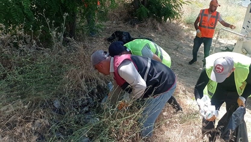 Hazar gölü etrafında 40 ton çöp toplandı