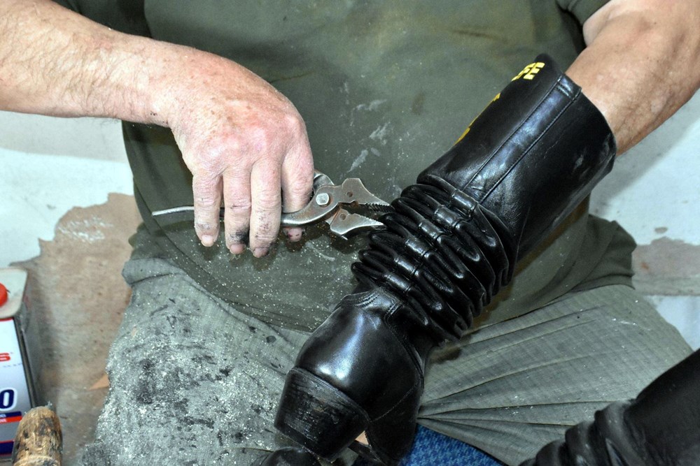 Tireli Hasan usta, 64 yıldır mesleğini sürdürüyor: "Elle yapan öbür usta yok" 76