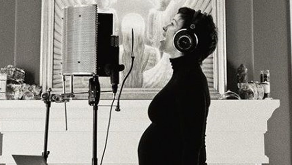 Selen Soyder E Bardak Firlatan Can Yaman A Ceza Magazin