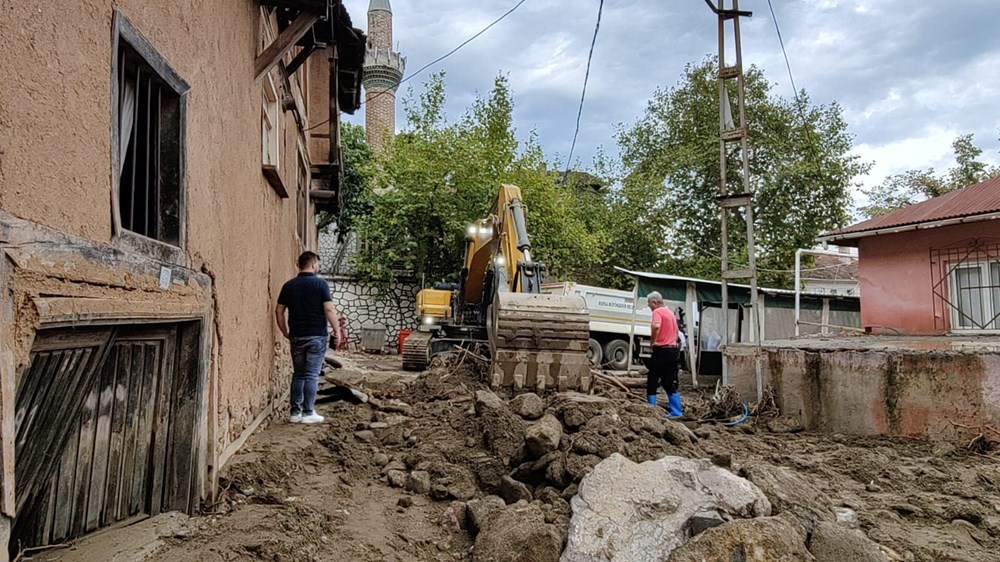 İşçilerin kaldığı 80 çadırı su bastı - 11