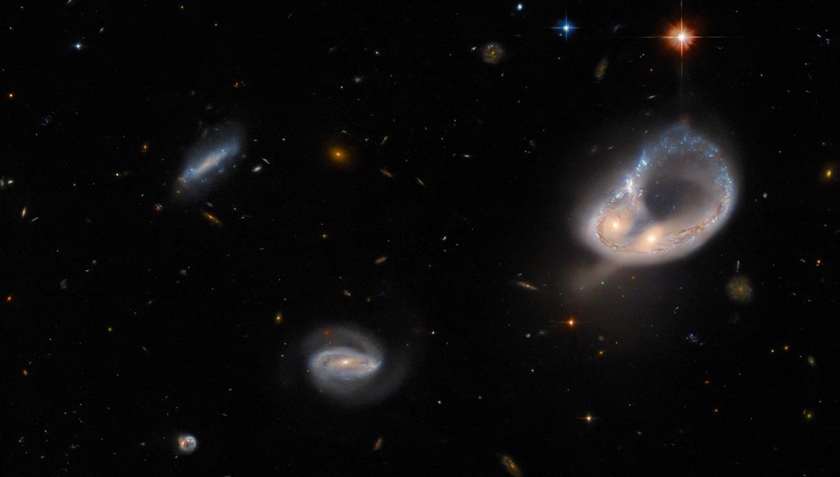 Hubble sıra dışı galaksi birleşimini yakaladı