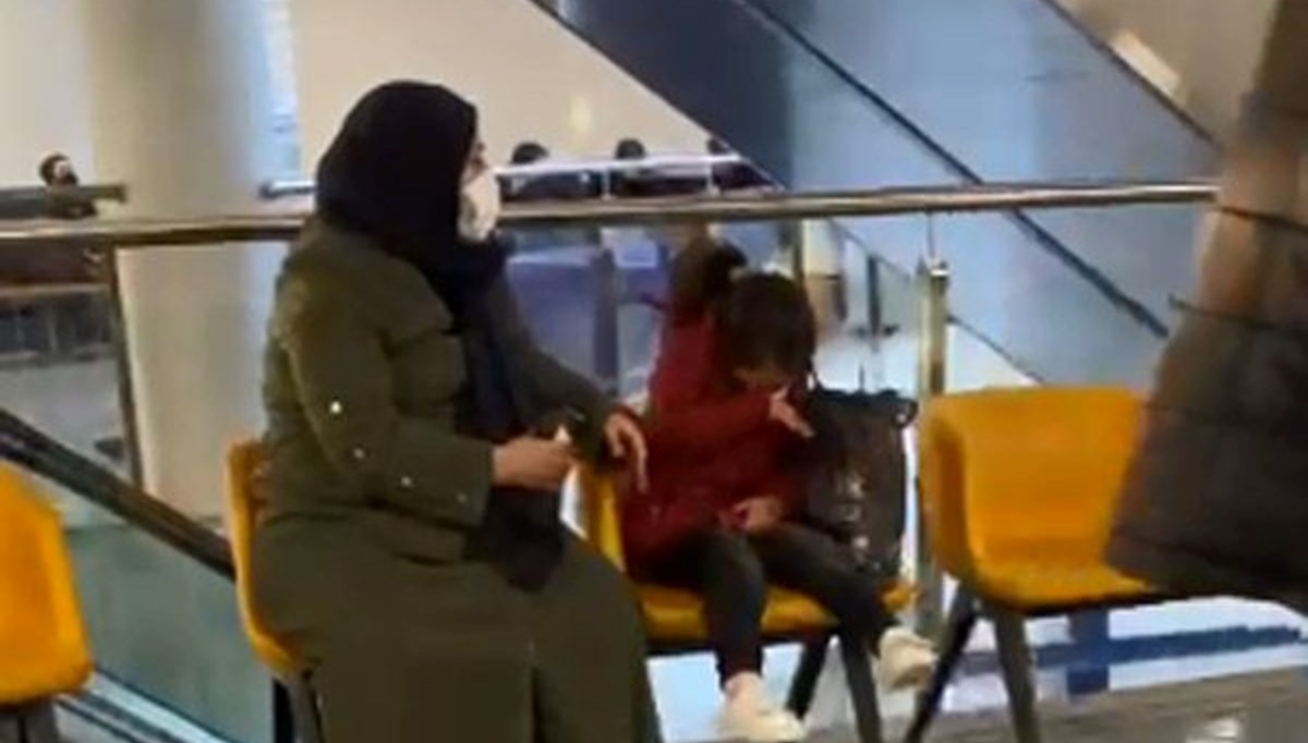 Denizli'de tepki çeken görüntü: Poliklinikteki çocuğun dizine vurup tokat attı