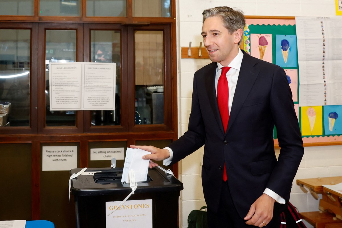 İrlanda Başbakanı Simon Harris, Avrupa Birliği parlamentosu ve İrlanda yerel seçimlerinde oyunu kullandı.