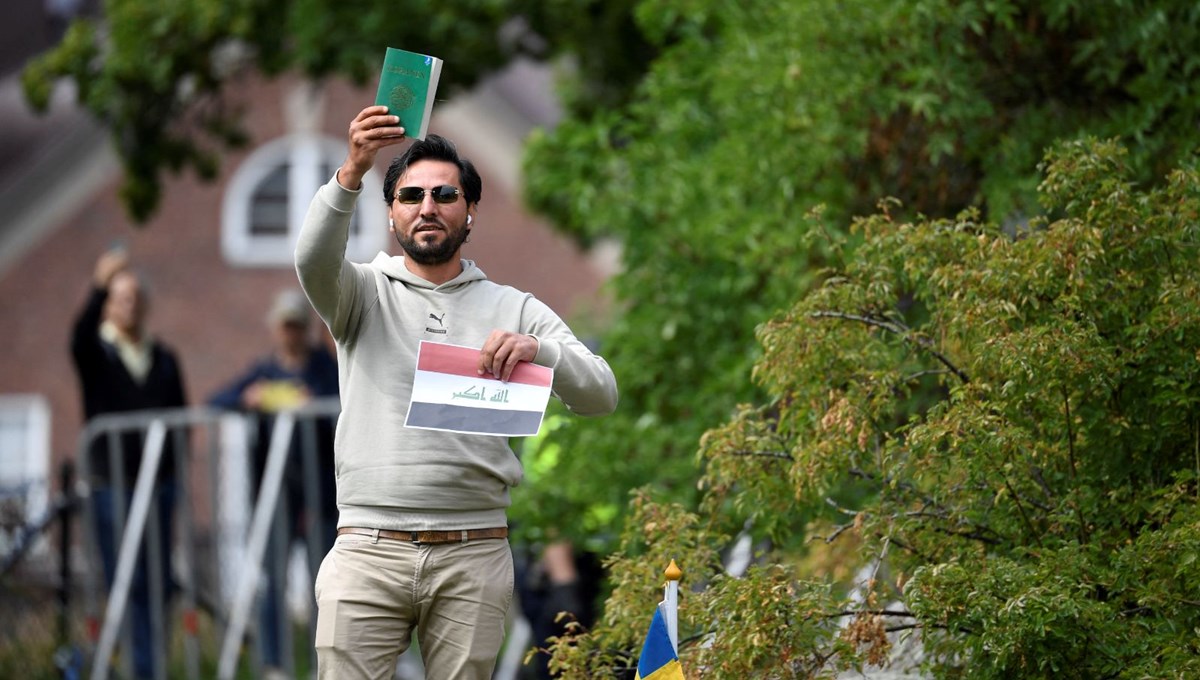 Norveç'ten sınır dışı edildi: Kur'an-ı Kerim yakma provokatörü Momika, İsveç'e teslim edildi Norveç'ten sınır dışı edildi: Kur'an-ı Kerim yakma provokatörü Momika, İsveç'e teslim edildi