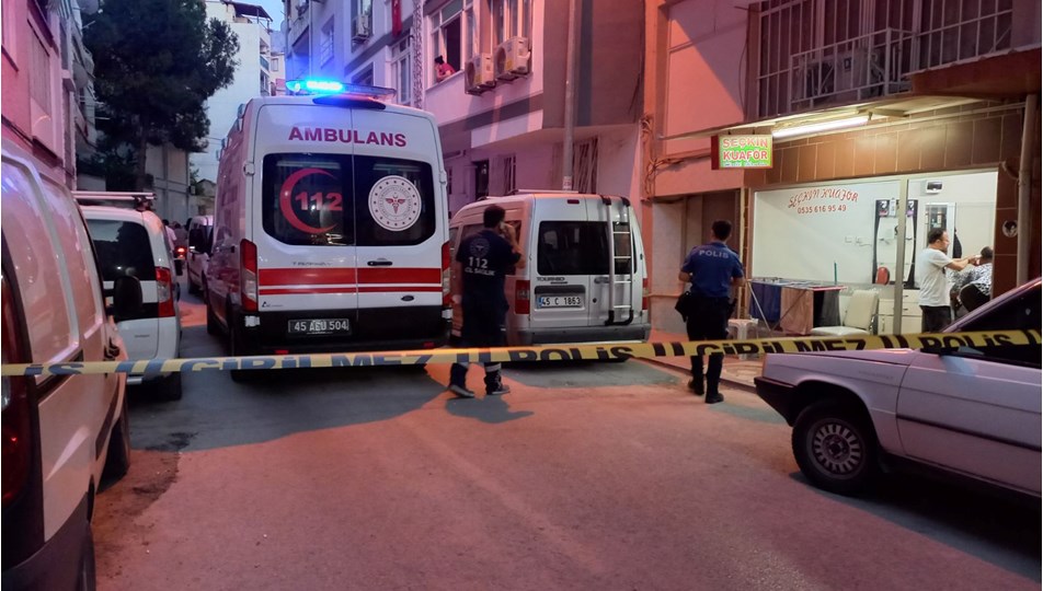 Manisa'da çifte cinayet: Eşini ve oğlunu öldürdü