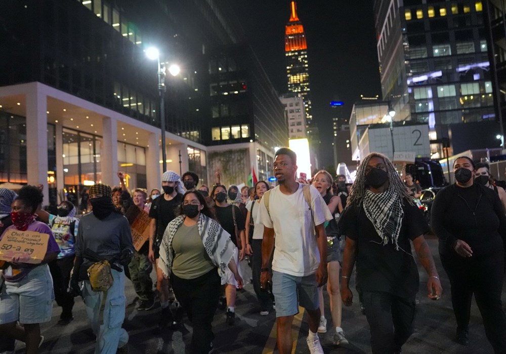 Polis tarafından öldürülen Sonya Massey için adalet! Binlerce kişi New York sokaklarında yürüdü - 2