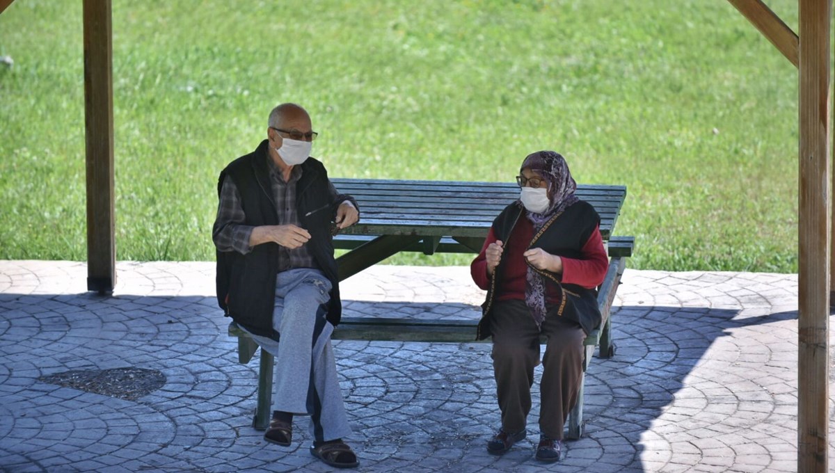 Bakan Koca'dan 65 yaş ve üstüne teşekkür