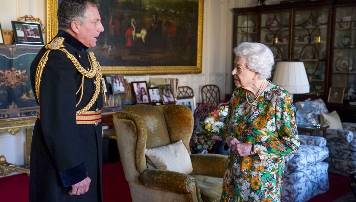 Kraliçe Elizabeth günler sonra ilk kez