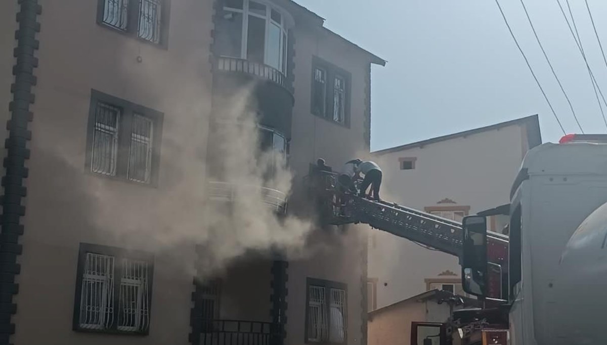Hakkari'de apartmanda yangın Hakkari'de apartmanda yangın