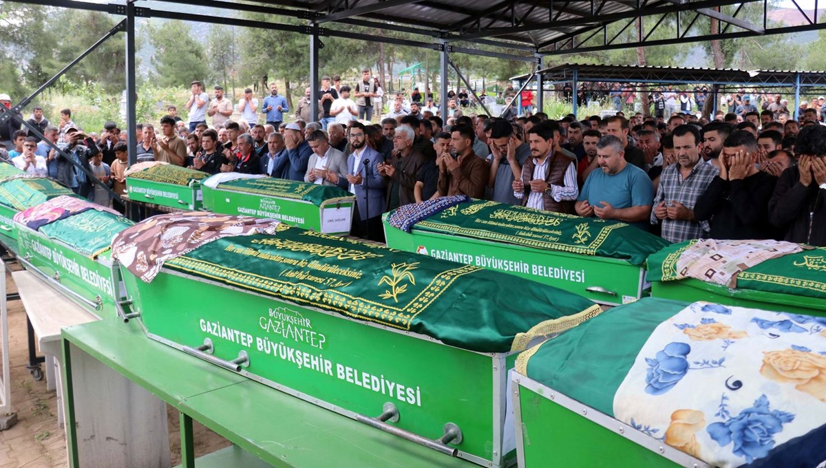 Gaziantep'teki katliam gibi kazada ölenlere veda