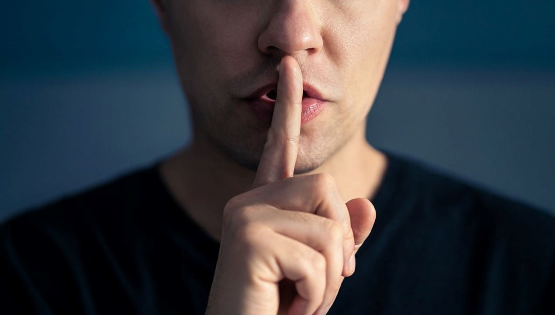 Duygusal olarak ulaşılamayan bir erkeğin size aşık olduğunu gösteren 6 işaret