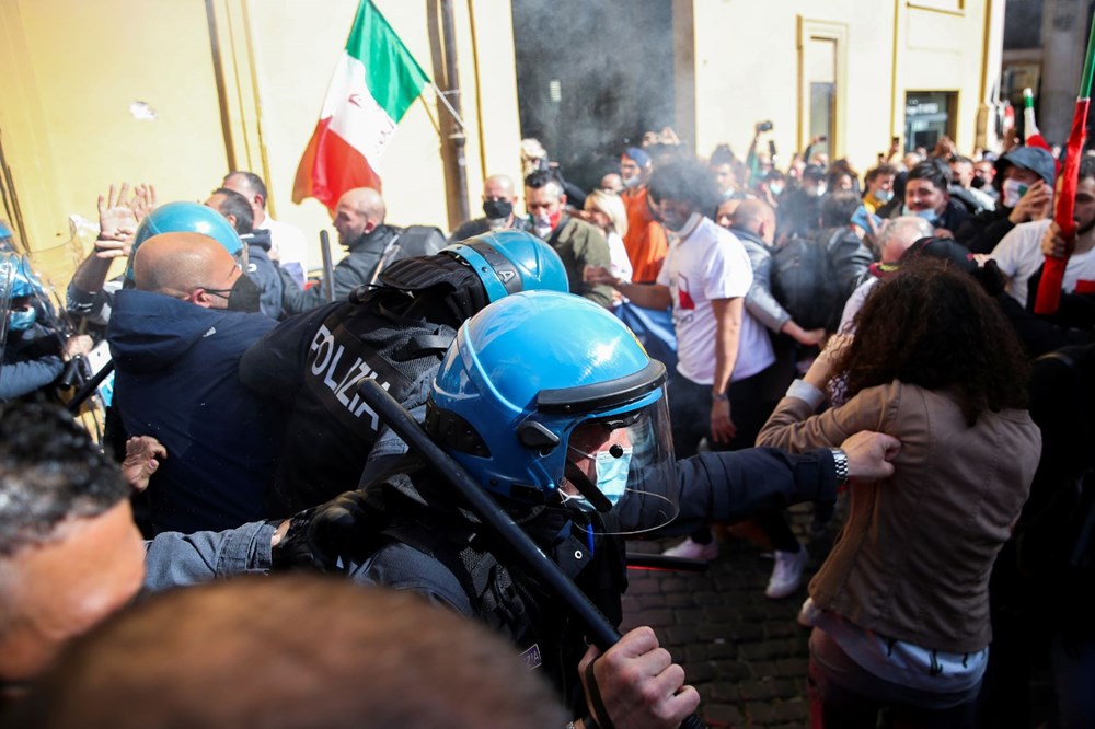 Tradesmen protest for 'restriction' in Italy - 12