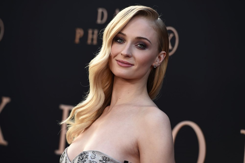 Sophie Turner bebeğinin fotoğraflarını çeken paparazzileri topa tuttu - 5