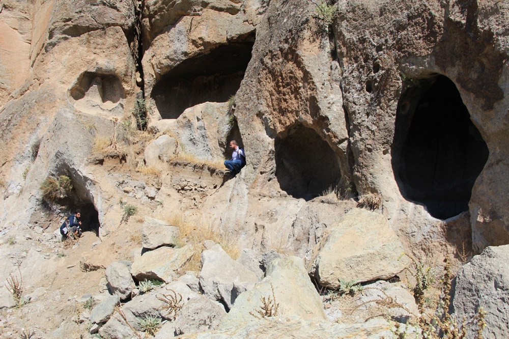 Bingöl’de 7 odalı kaya kilisesi keşfedildi - 4