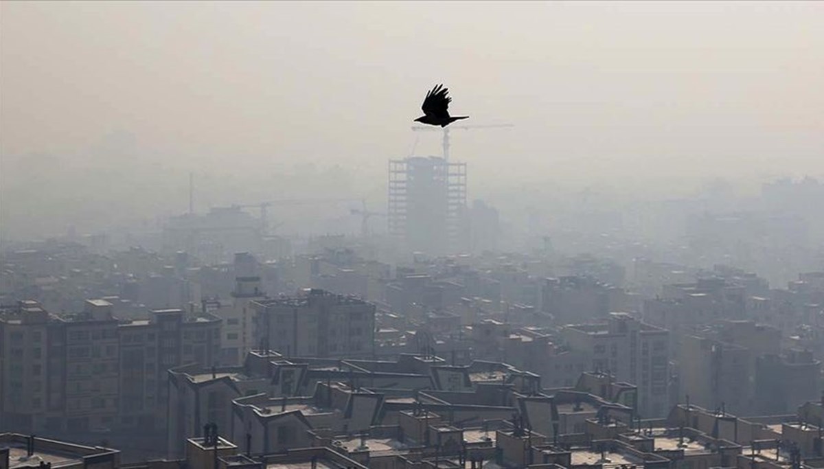İran'da okullara ve devlet kurumlarına hava kirliliği tatili