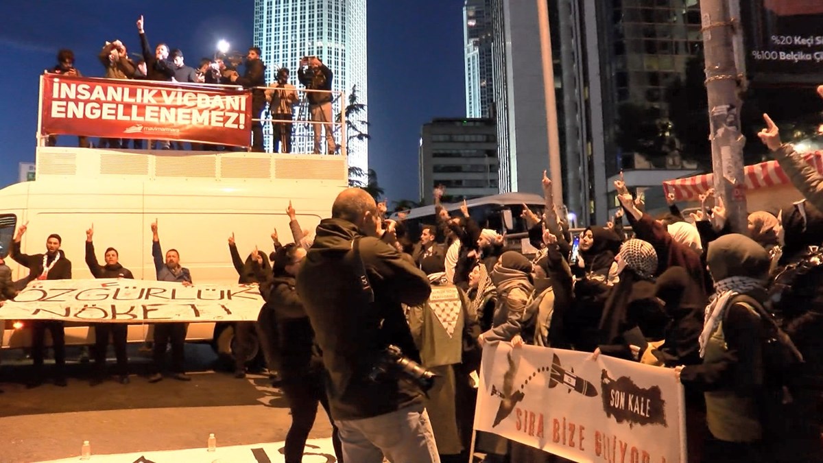 Gazze yardım gemisine gerçekleştirilen saldırı, İsrail Başkonsolosluğu önünde protesto edildi Gazze yardım gemisine gerçekleştirilen saldırı, İsrail Başkonsolosluğu önünde protesto edildi
