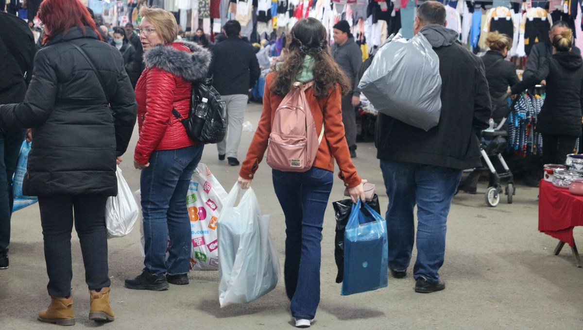 Edirne'ye turist akını sürüyor, pazarda adım atacak yer kalmadı