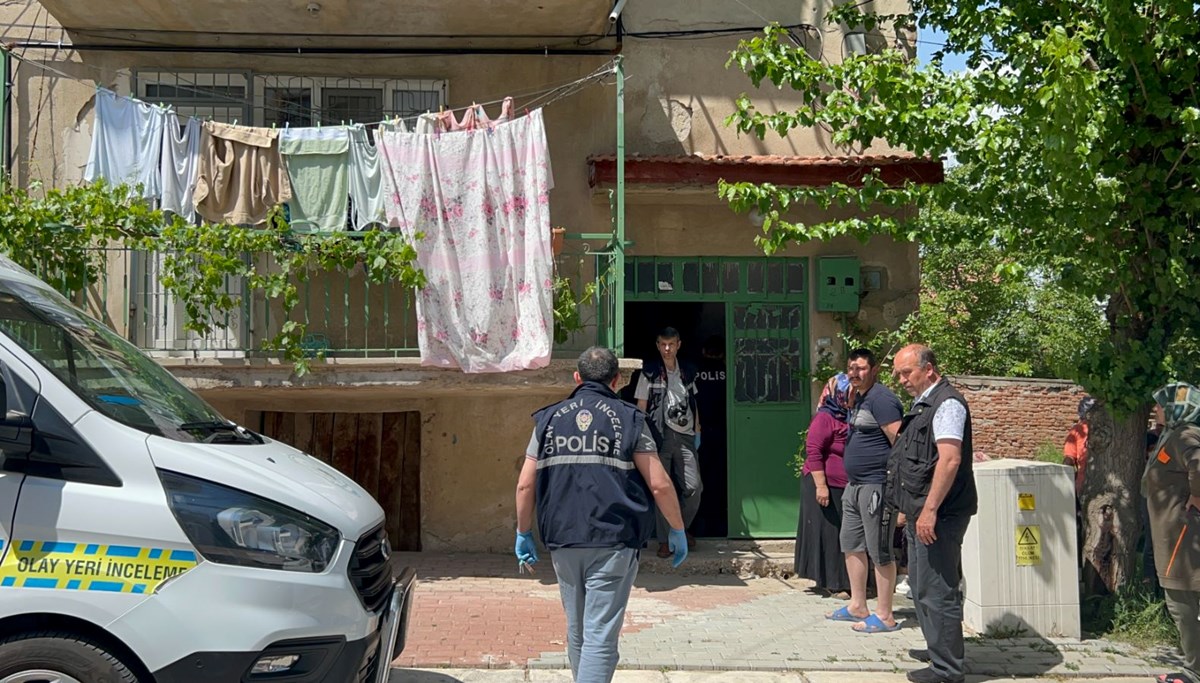 Uşak'ta yalnız yaşayan kadın evinde ölü bulundu Uşak'ta yalnız yaşayan kadın evinde ölü bulundu