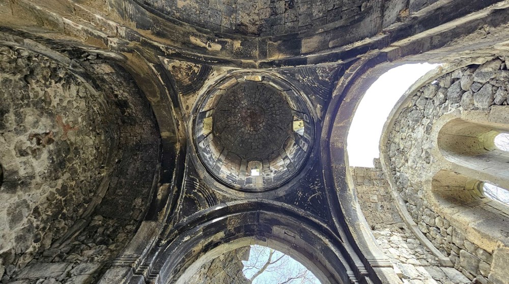 İçinde gizli geçitler var - 3