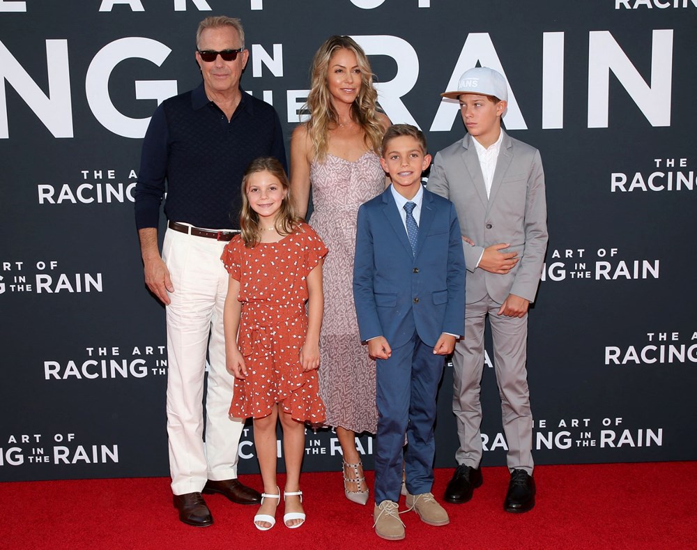 Kevin Costner'ın 18 yıllık eski eşi: Çocuklarımıza telefonda boşanacağımızı söyledi - 4