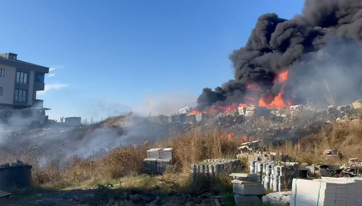 Arnavutköy'de depo yangını Arnavutköy'de depo yangını