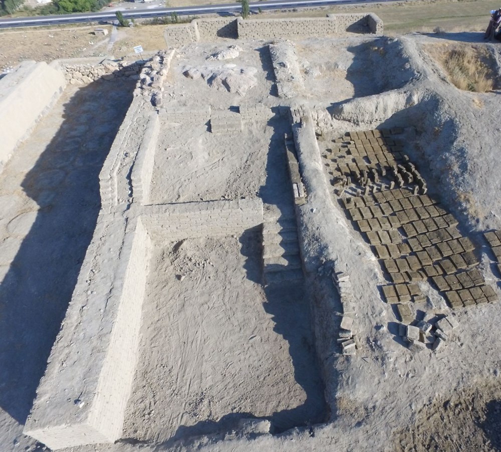 Urartular'a ait 2 bin 750 yıllık tahıl ambarları koruma altına alınıyor - 9
