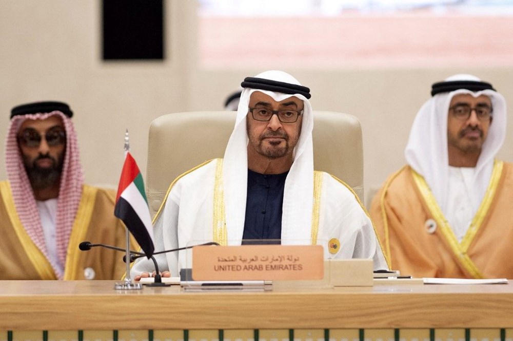 1. Nahyan Ailesi<br /><br />Şirket: Kraliyet Ailesi<br /><br />Sektör: Sanayi<br /><br />Ülke: Birleşik Arap Emirliği<br /><br />Varlık: 305 milyar dolar <br /><br />Nesil: 3