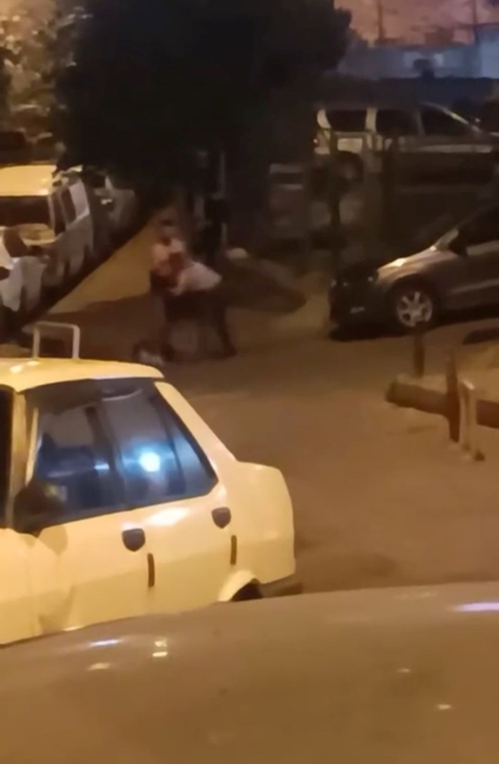 Sevgilisine saldırdı, üstünü paramparça etti! “Sanki başka kadın yok, bu ne ya” - 5