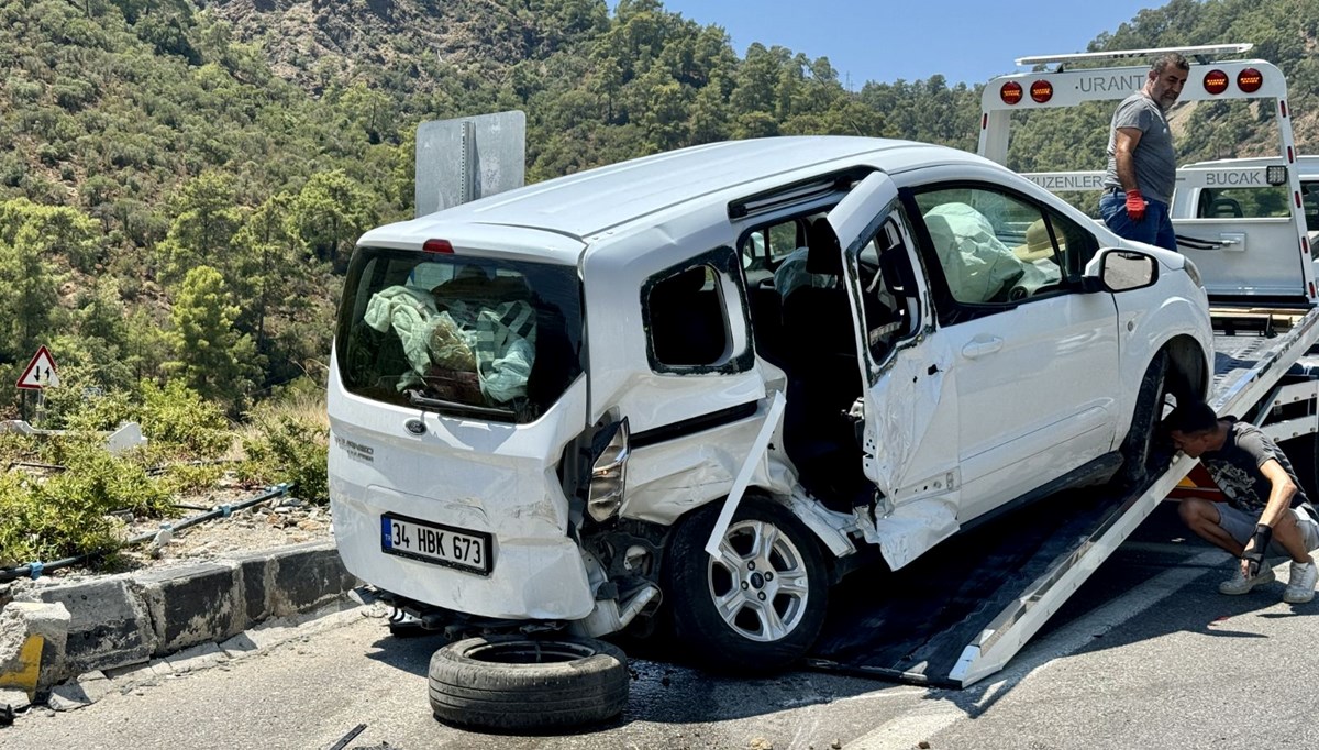 Muğla'da iki otomobil çarpıştı: 1 ölü, 10 yaralı