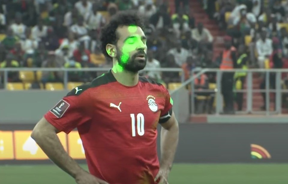 Mısır'ı eleyen Senegal Dünya Kupası'na katılmayı garantiledi: Suratına lazer tutulan Salah ve Mustafa Mohamed penaltıyı atamadı - 1
