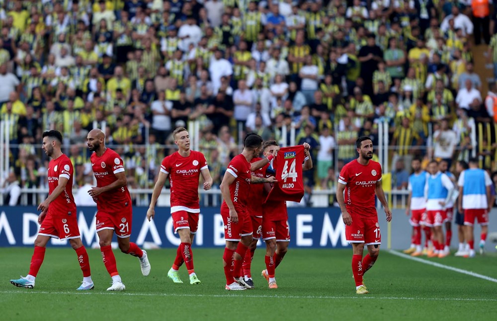 Gol düellosunda kazanan Fenerbahçe (Fenerbahçe: 3 - Antalyaspor: 2) - 4