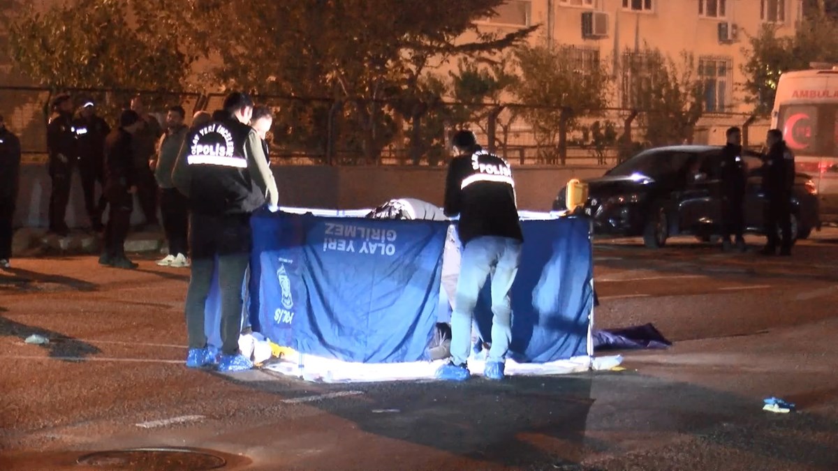 Vurulan kişide polis yeleği ve silah olduğu belirlenirken, polis olmadığı açıklandı.
