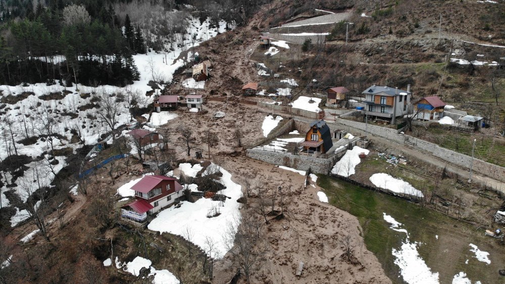 Tek katlı ev heyelanda takla attı - 4