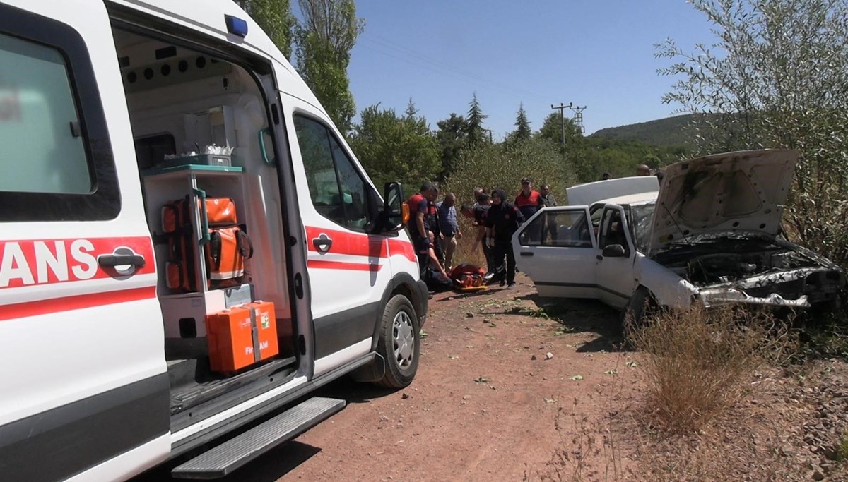 Kontrolden çıkan otomobil şarampole devrildi: 3 yaralı Kontrolden çıkan otomobil şarampole devrildi: 3 yaralı