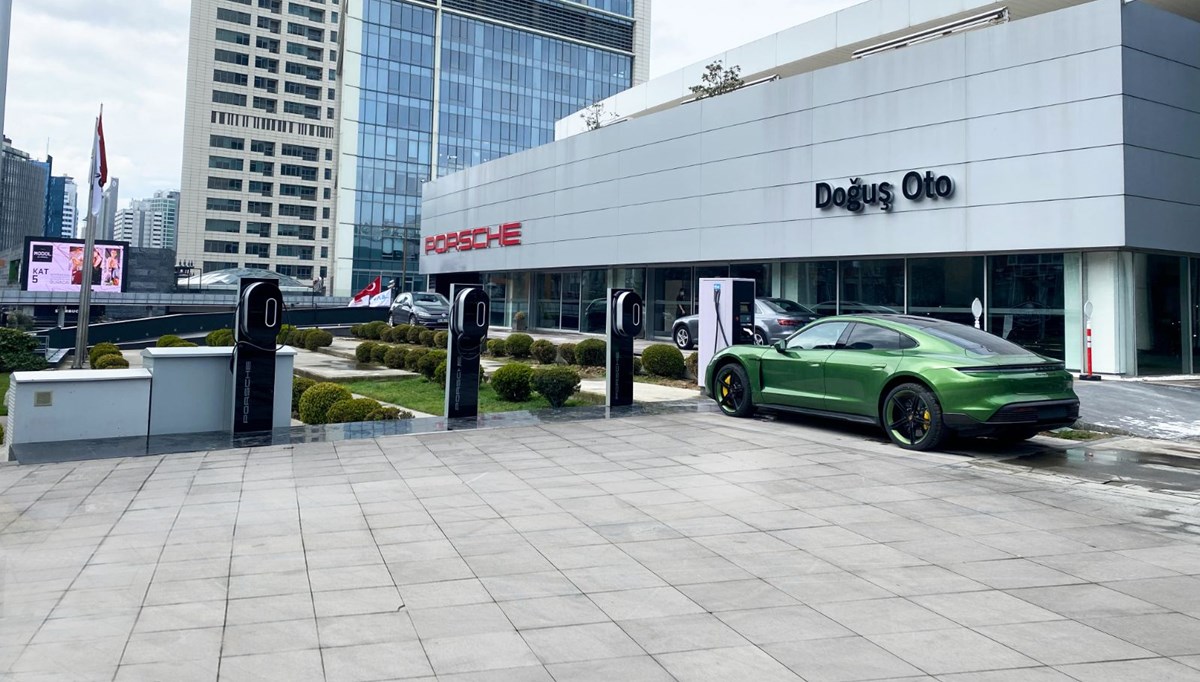 Porsche, tüm elektrikli otomobiller için Türkiye'deki şarj ağını genişletiyor