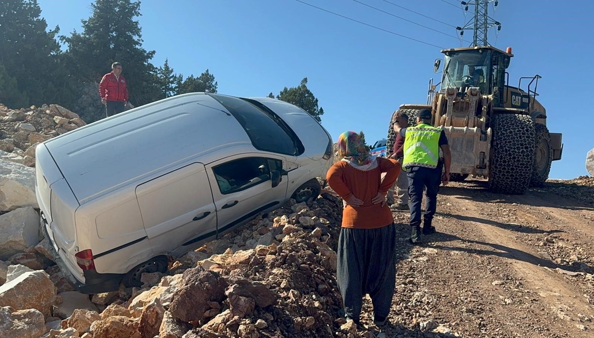 Şarampole yuvarlanacakken askıda kaldı