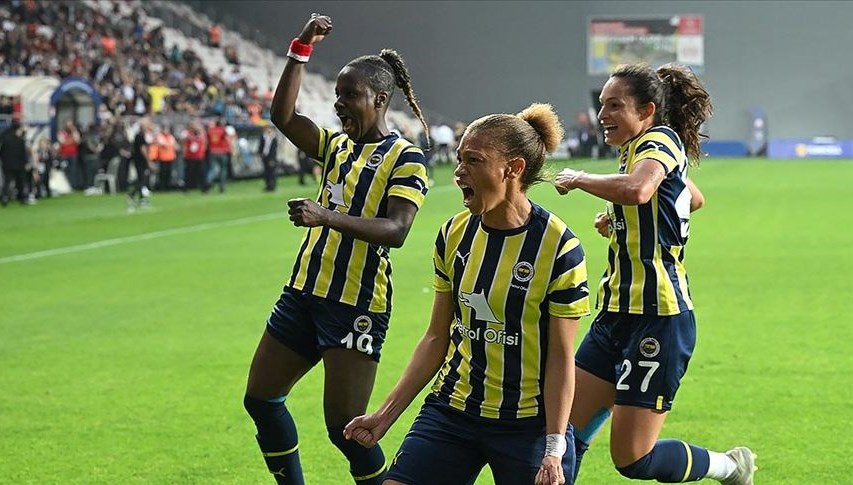 Kadın Futbol Süper Ligi'nde ilk yarı raporu: Fenerbahçe zirvede, gol kraliçesi Armısa Kuç