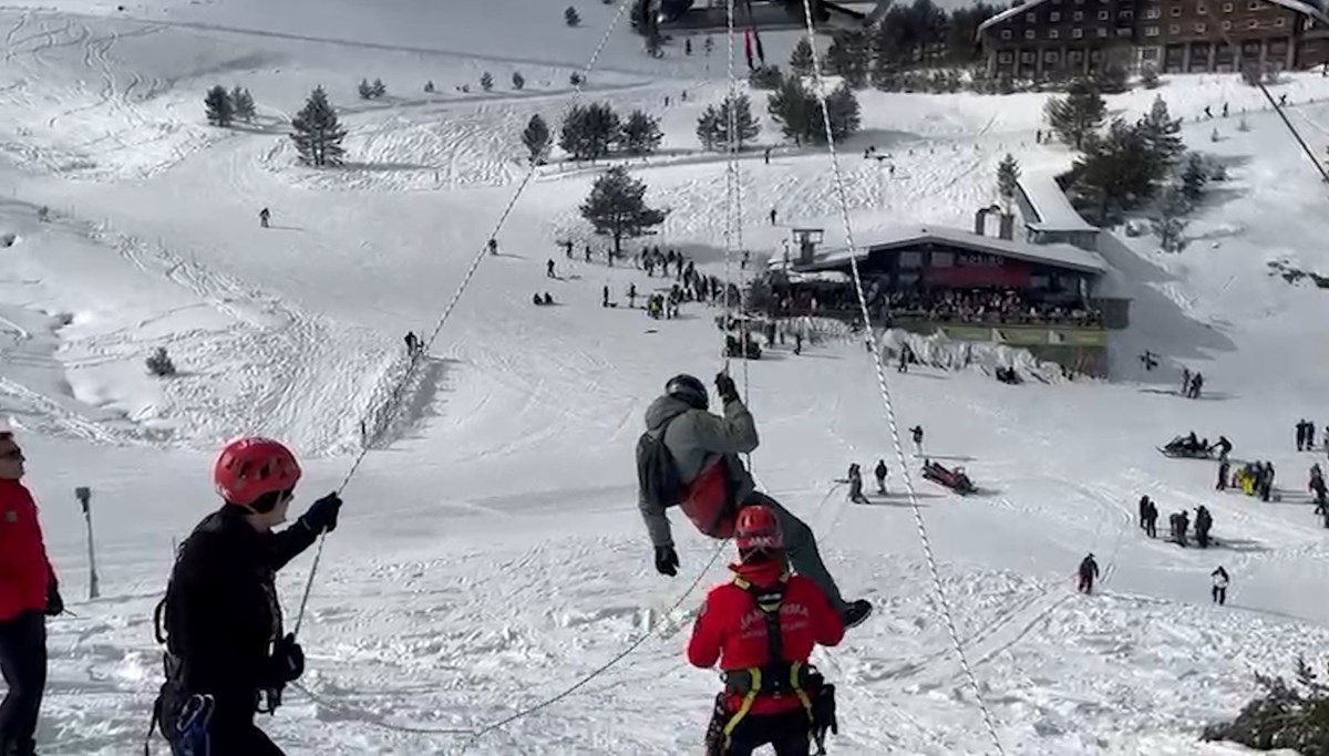 Kartalkaya'da telesiyej arızası: Çok sayıda kişi mahur kaldı Kartalkaya'da telesiyej arızası: Çok sayıda kişi mahur kaldı